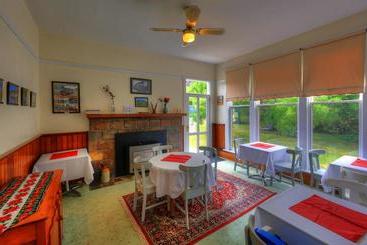 Acacia Bed And Breakfast