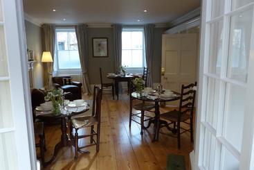 تختخواب و صبحانه B And B At Witney House