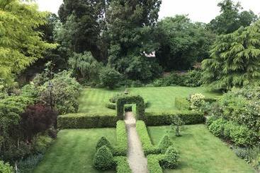 تختخواب و صبحانه B And B At Witney House