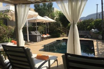 تختخواب و صبحانه 78on5th In Hermanus