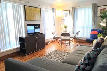 דירות לתיירים Perfect Central City Location   Parking   4 Beds   2 Bedrooms