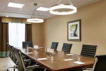 בית מלון כפרי Hilton Garden Inn Statesville