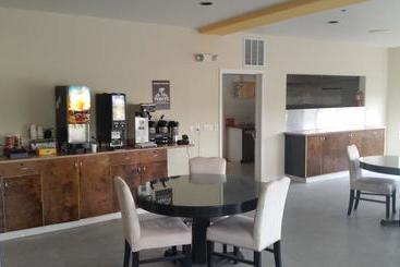 هتل Orca Inn Suites