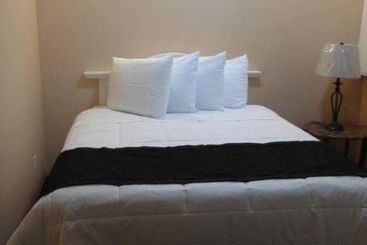 هتل Orca Inn Suites
