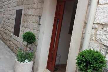 پانسیون Villa Jidro