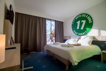 هتل Hôtel Des 4 Ours