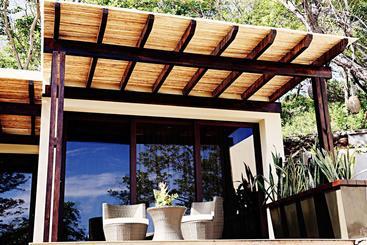 هتل Las Flores Resort