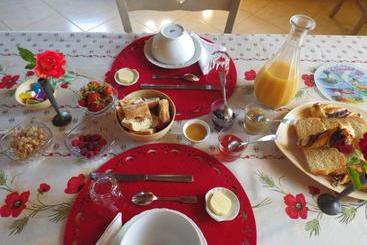 تختخواب و صبحانه A La Haute Bouillere