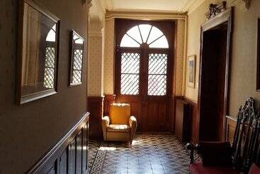 تختخواب و صبحانه Chez Louise