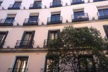 مسافرخانه Ch Otello Rooms I   Madrid