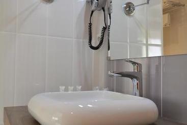 هتل Les Chambres De L Ady