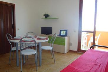 هتل Aurora Residence