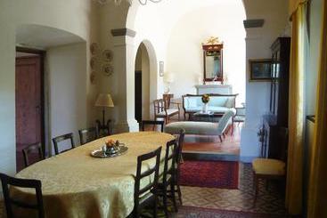 هتل Charming Villa Marcialla