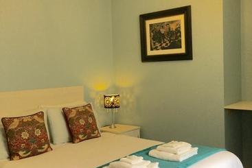 هتل Cherry Tree Guesthouse