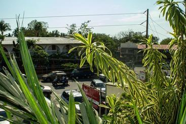 هتل Tamarindo Hostel Resort