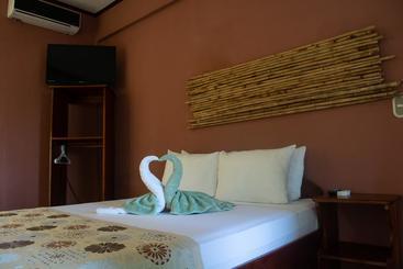 هتل Tamarindo Hostel Resort