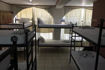 هتل Tamarindo Hostel Resort
