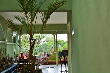 هتل Tamarindo Hostel Resort