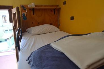 هتل The Princesa Insolente Hostel