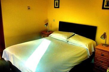 هتل The Shipwright Guesthouse