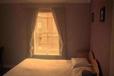 هتل The Shipwright Guesthouse