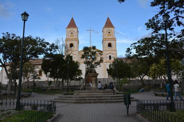 هتل Casa Yaruqui