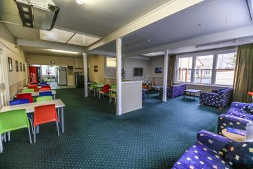 هتل Yha Rolleston House