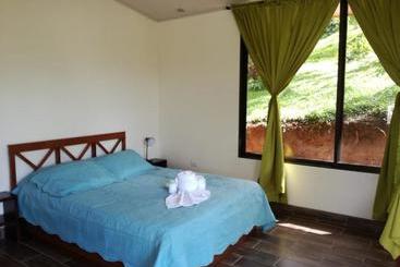 تختخواب و صبحانه Arenal Garden Lodge