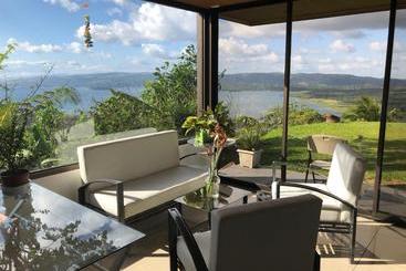 تختخواب و صبحانه Arenal Garden Lodge