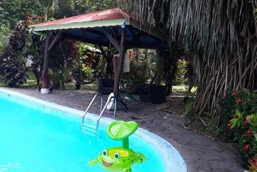 تختخواب و صبحانه Cabinas Nirvana Ecolodge
