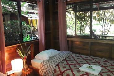 تختخواب و صبحانه Cabinas Nirvana Ecolodge