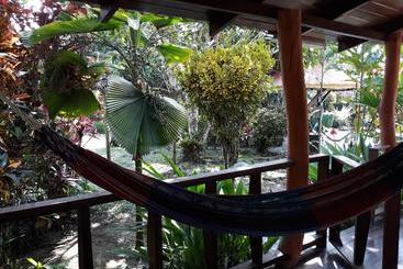 تختخواب و صبحانه Cabinas Nirvana Ecolodge
