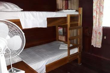 تختخواب و صبحانه Cabinas Nirvana Ecolodge