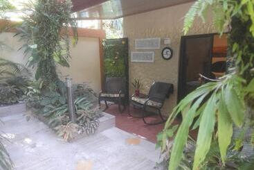 تختخواب و صبحانه Coyaba Tropical Elegant Adult Guesthouse
