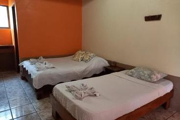 تختخواب و صبحانه Hostel La Suerte