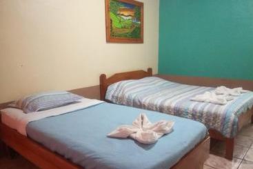 تختخواب و صبحانه Hostel La Suerte