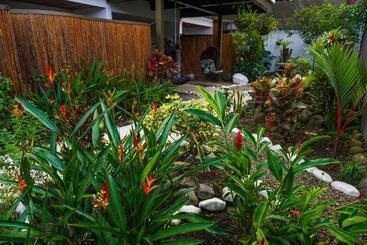 تختخواب و صبحانه La Fortuna Lodge By Treebu Hotels