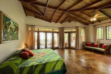 ホテル Lost Iguana Resort And Spa