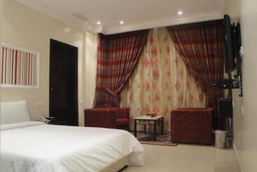 Marina Royal Hotel Suites