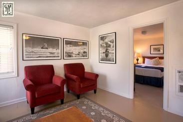 هتل Mcbee Cottages