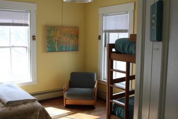 هتل White Mountains Hostel