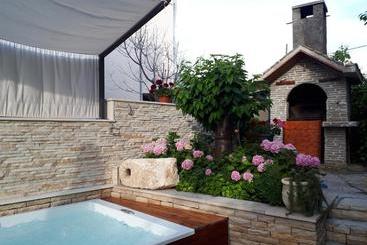 هتل Apartments Vukovic