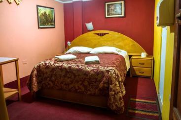 هتل Hostal Virgen De Las Nieves