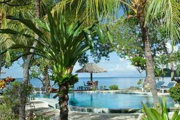 هتل Segara Bukit Seaside Cottages