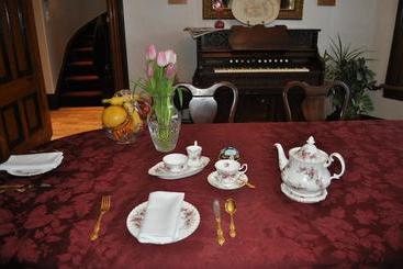 هتل Summerside Inn Bed And Breakfast