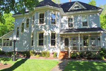 هتل Summerside Inn Bed And Breakfast