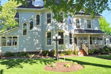 هتل Summerside Inn Bed And Breakfast
