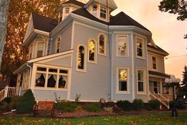 هتل Summerside Inn Bed And Breakfast