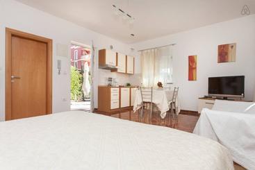 هتل Villa Mihaela