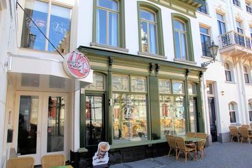 هتل Eetcafe Van Ee